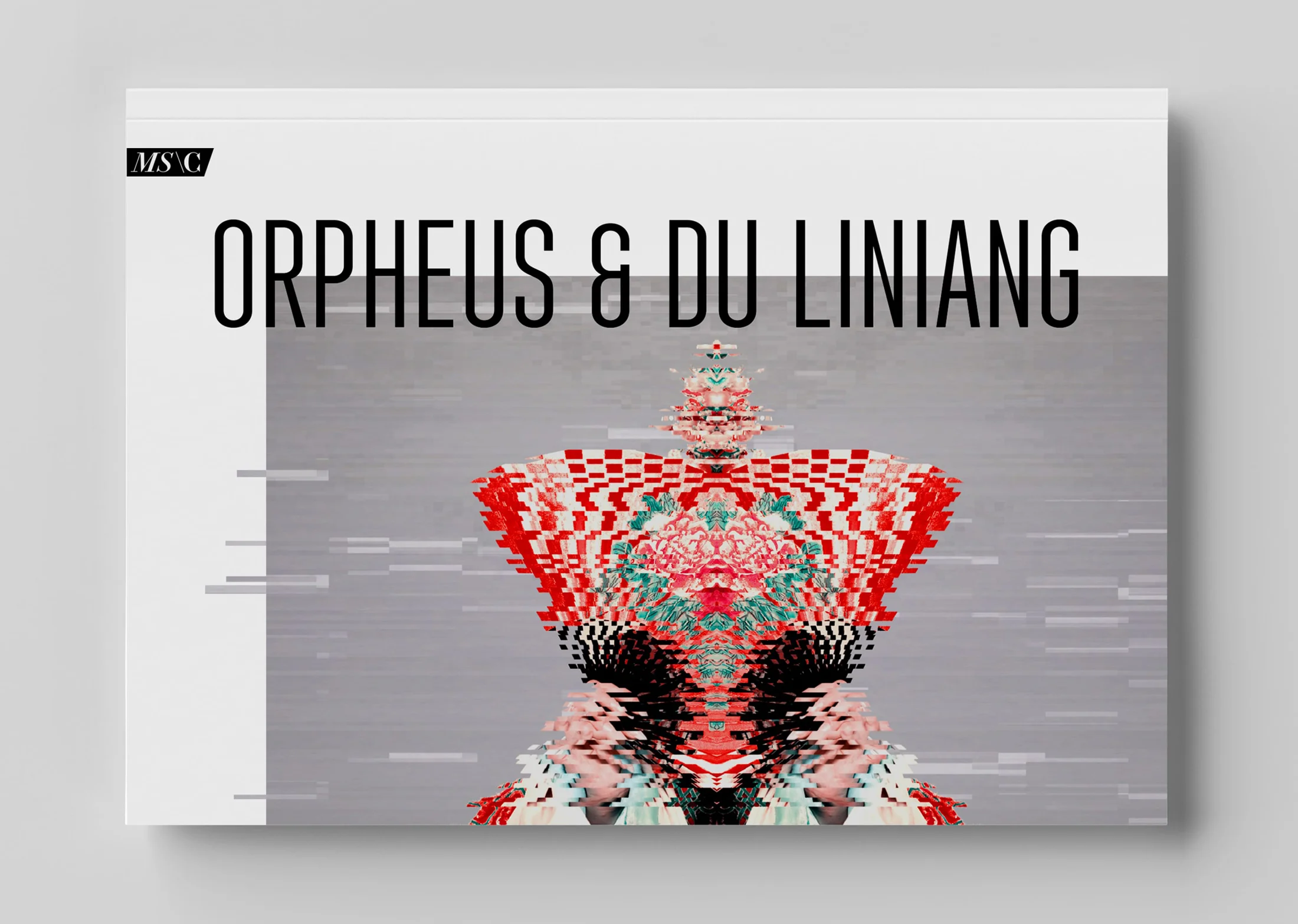 Glitch-Buchcover mit asiatischer Frau mit Fächer und Typografie